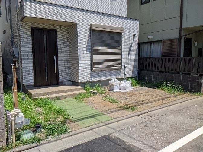 東京都大田区久が原A様のビフォー画像2/施工前に道路側から写した斜めからの全体画像