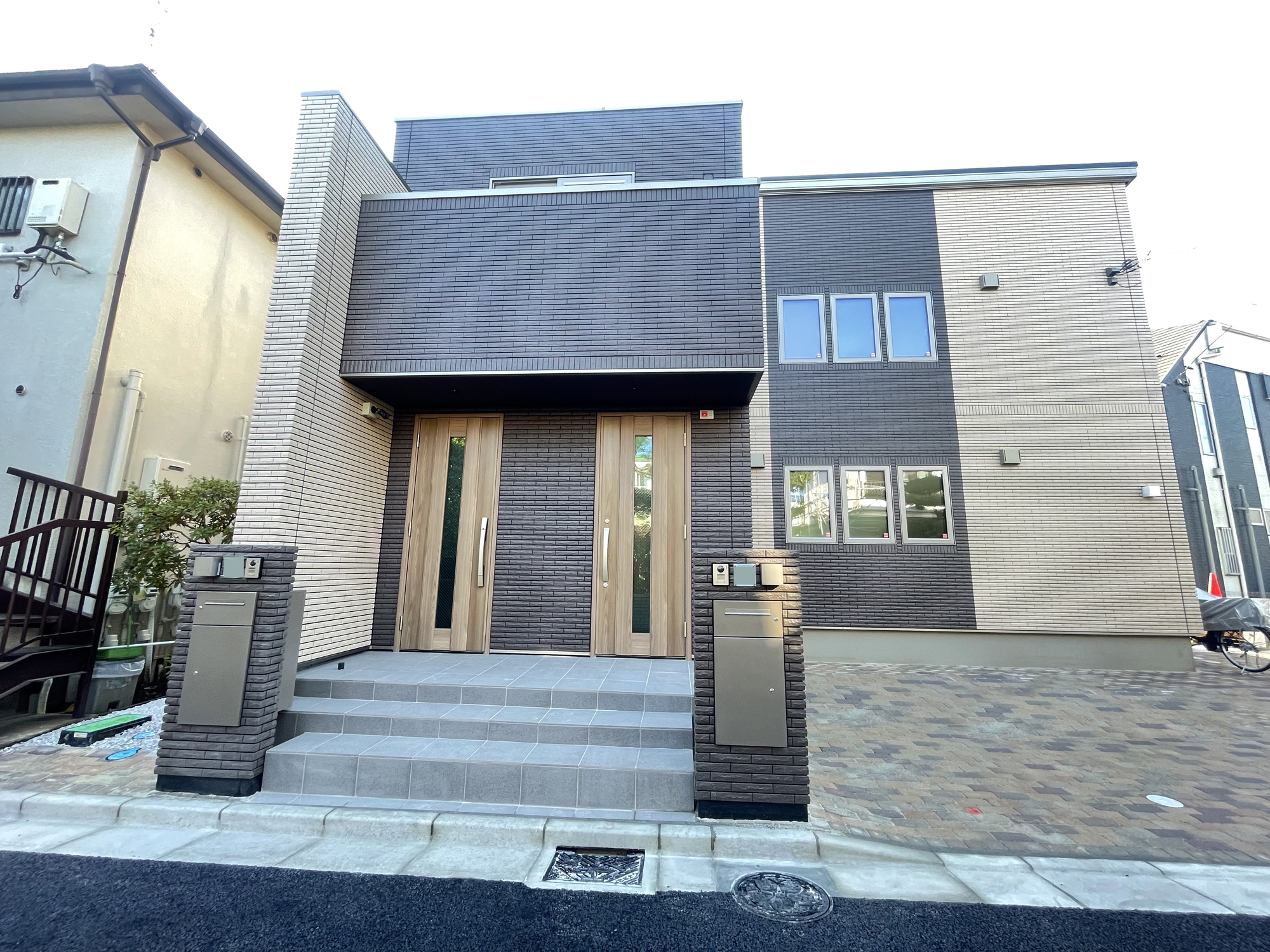 2023年11月に施工した世田谷区八幡山の二世帯住宅の外構工事アフター画像1