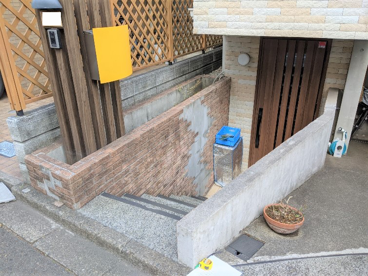 東京都世田谷区Tさん施工現場の玄関ビフォー画像1/施工前の全体画像