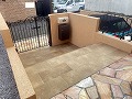鷺沼で施工した外構施工例・アプローチは天然石の乱型と長方形の2種類を床材に貼った施工画像