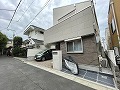目黒区K様邸外構でフェンスや駐車場、アプローチに使用したタイルや石材の画像