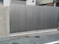 東京都大田区久が原現場/ハイタイプのスリットフェンスを施工し、道路からの視線を遮るため、お客様のプライバシーを守ります