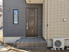 大田区F様邸の外構工事前・玄関前全体の様子（2025年撮影）