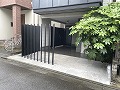 世田谷区のオープン外構例0068｜世田谷区野沢T様邸の外構工事施工例｜リクシルのプログコートフェンスＦ3型、リクシルの枕木材Ｒ施工